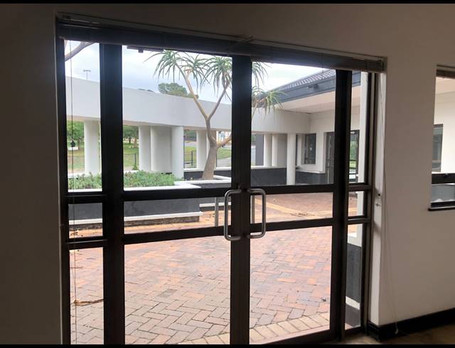 732M² OFFICE TO LET IN HYDE PARK